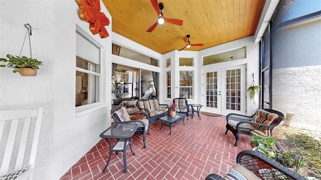 Под контрактом: $684,000 (5 спален, 3 ванн, 2861 Квадратных фут)