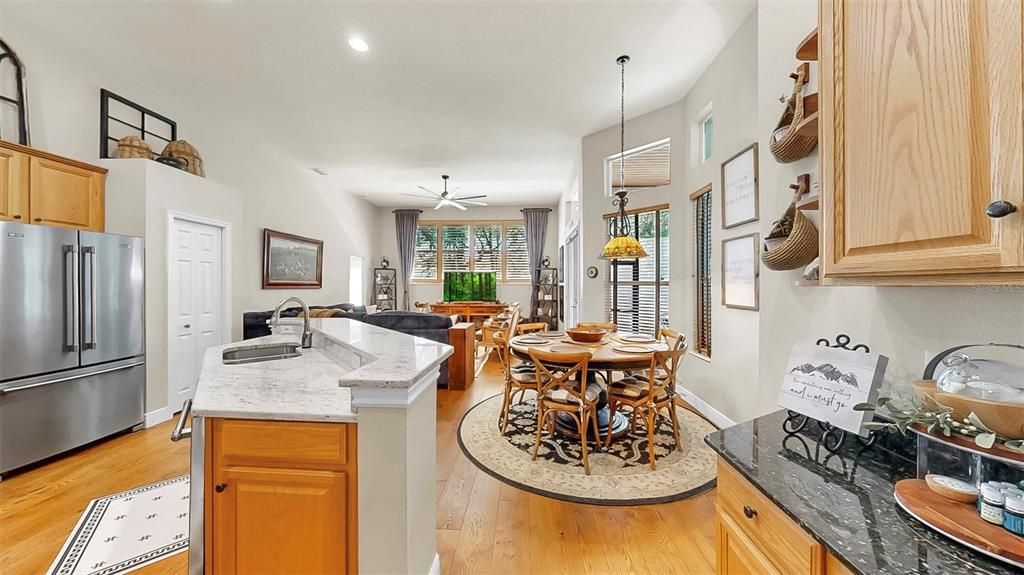 Под контрактом: $684,000 (5 спален, 3 ванн, 2861 Квадратных фут)