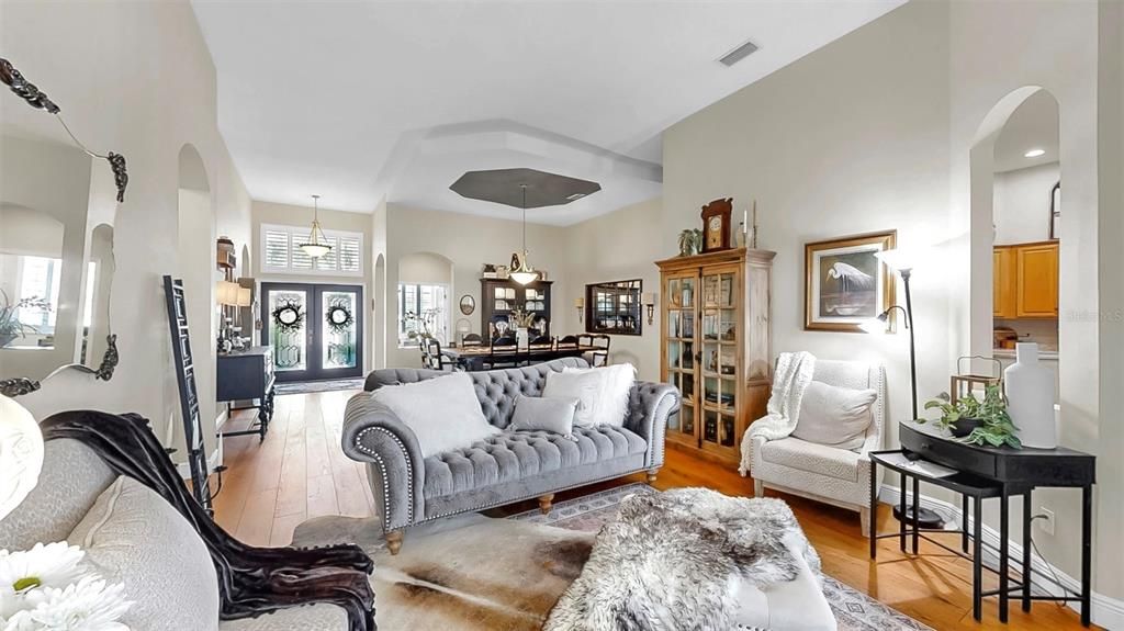 Под контрактом: $684,000 (5 спален, 3 ванн, 2861 Квадратных фут)