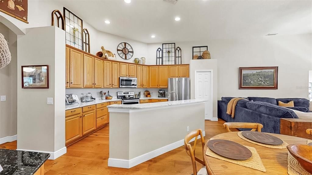 Под контрактом: $684,000 (5 спален, 3 ванн, 2861 Квадратных фут)