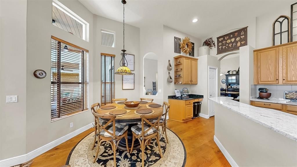 Под контрактом: $684,000 (5 спален, 3 ванн, 2861 Квадратных фут)