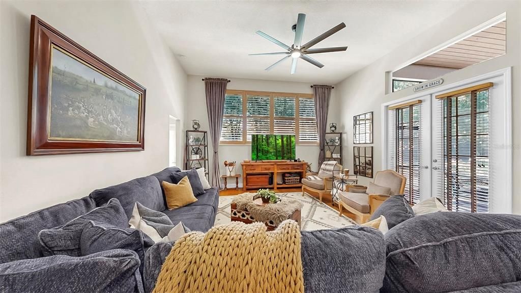 Под контрактом: $684,000 (5 спален, 3 ванн, 2861 Квадратных фут)