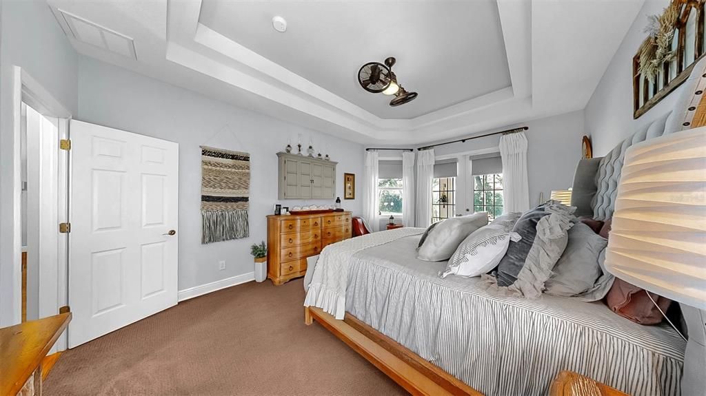 Под контрактом: $684,000 (5 спален, 3 ванн, 2861 Квадратных фут)