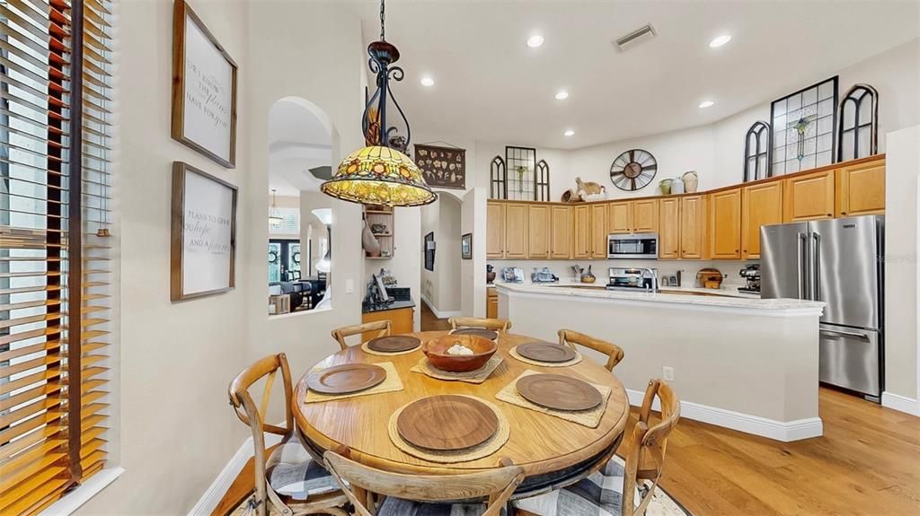 Под контрактом: $684,000 (5 спален, 3 ванн, 2861 Квадратных фут)