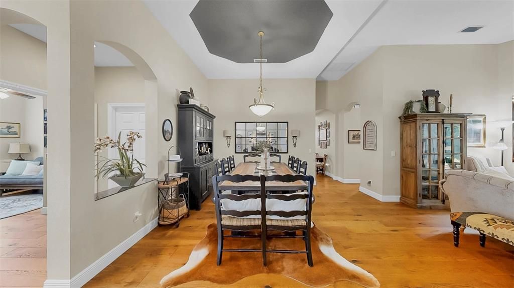 Под контрактом: $684,000 (5 спален, 3 ванн, 2861 Квадратных фут)