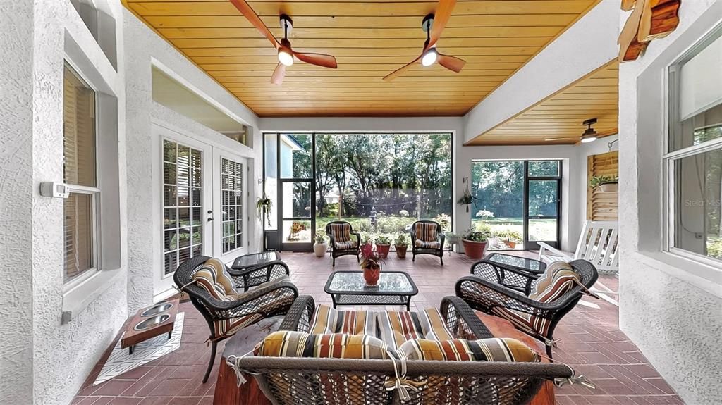 Под контрактом: $684,000 (5 спален, 3 ванн, 2861 Квадратных фут)