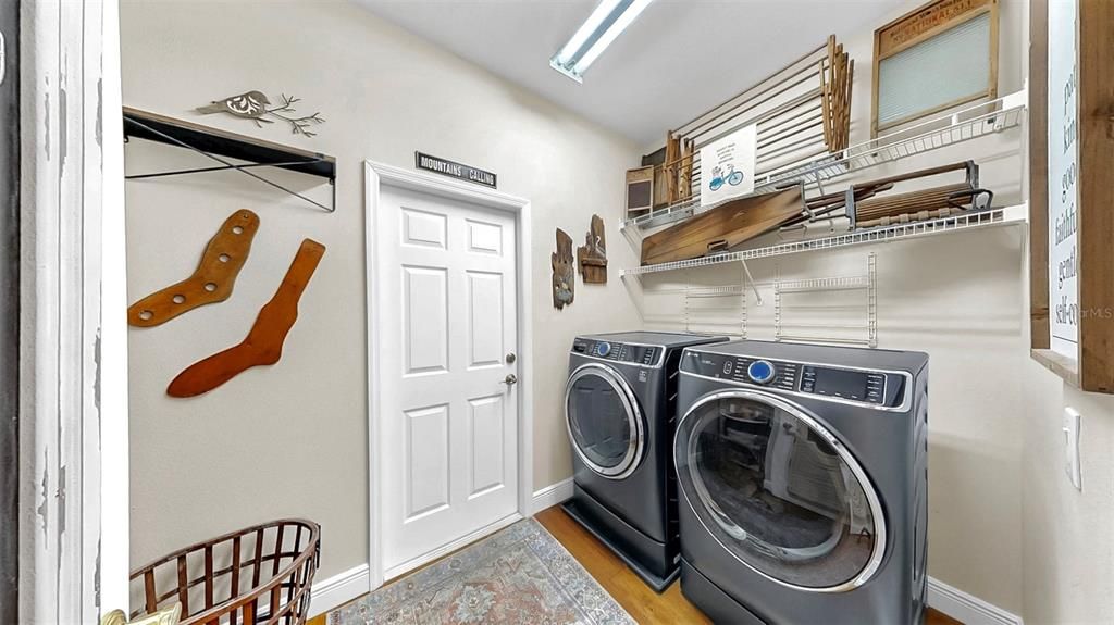 Под контрактом: $684,000 (5 спален, 3 ванн, 2861 Квадратных фут)