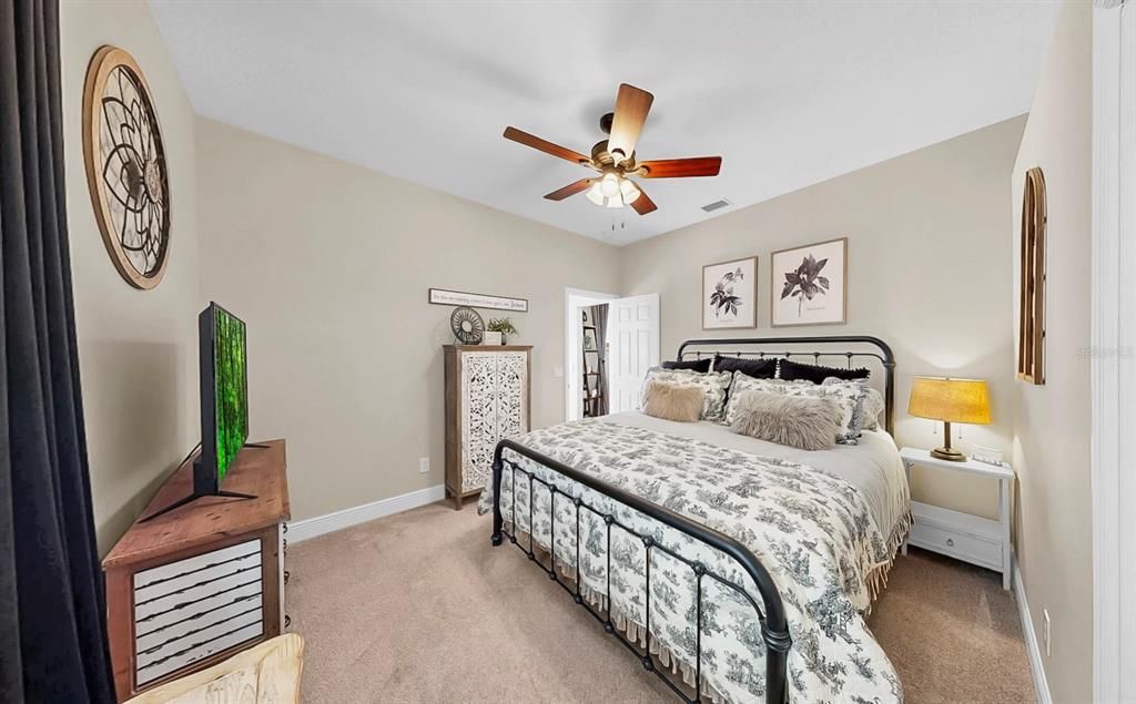 Под контрактом: $684,000 (5 спален, 3 ванн, 2861 Квадратных фут)