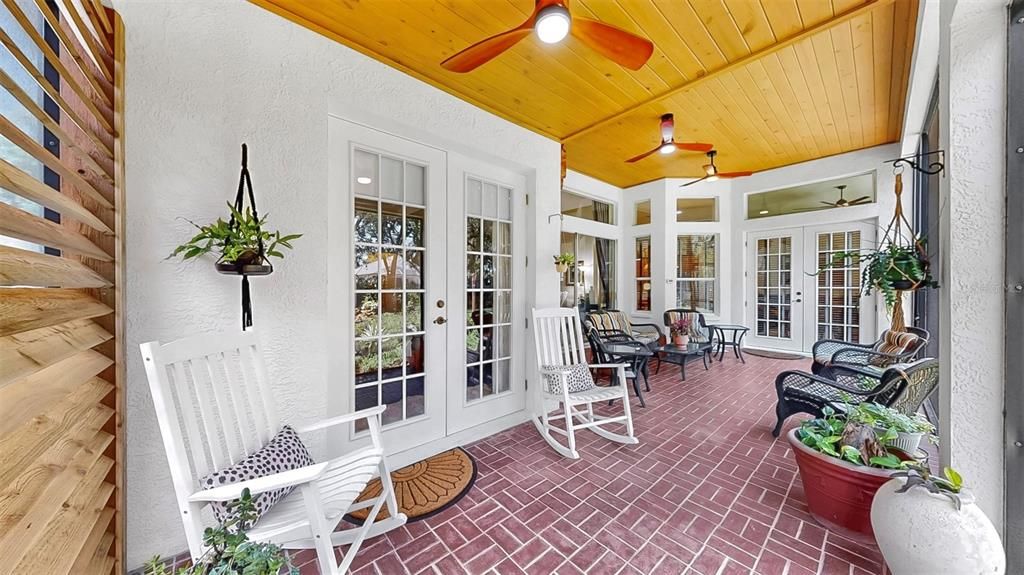 Под контрактом: $684,000 (5 спален, 3 ванн, 2861 Квадратных фут)