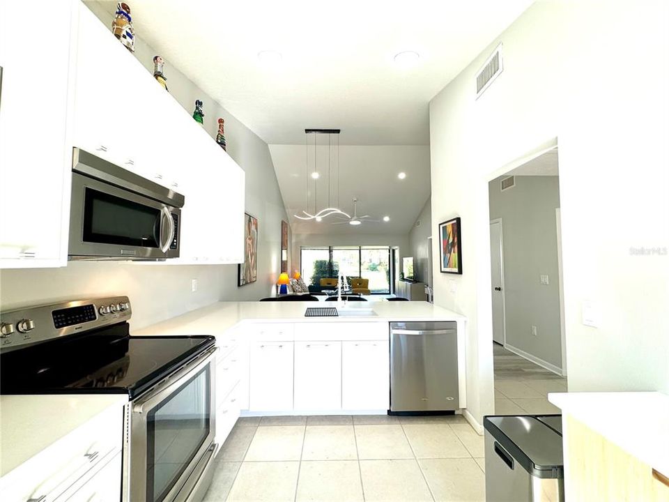 For Rent: $2,500 (2 beds, 2 baths, 1176 Square Feet)