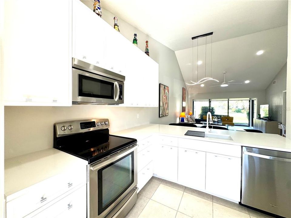 For Rent: $2,500 (2 beds, 2 baths, 1176 Square Feet)