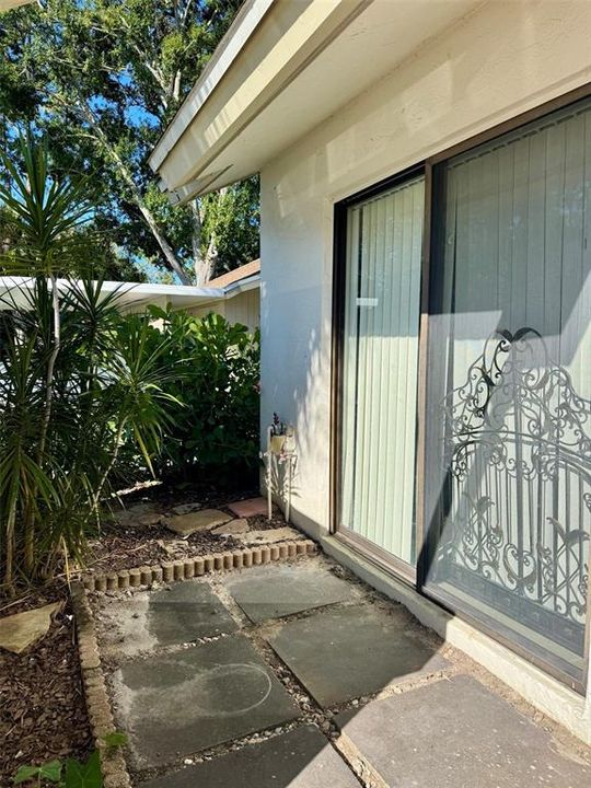 For Rent: $2,500 (2 beds, 2 baths, 1176 Square Feet)