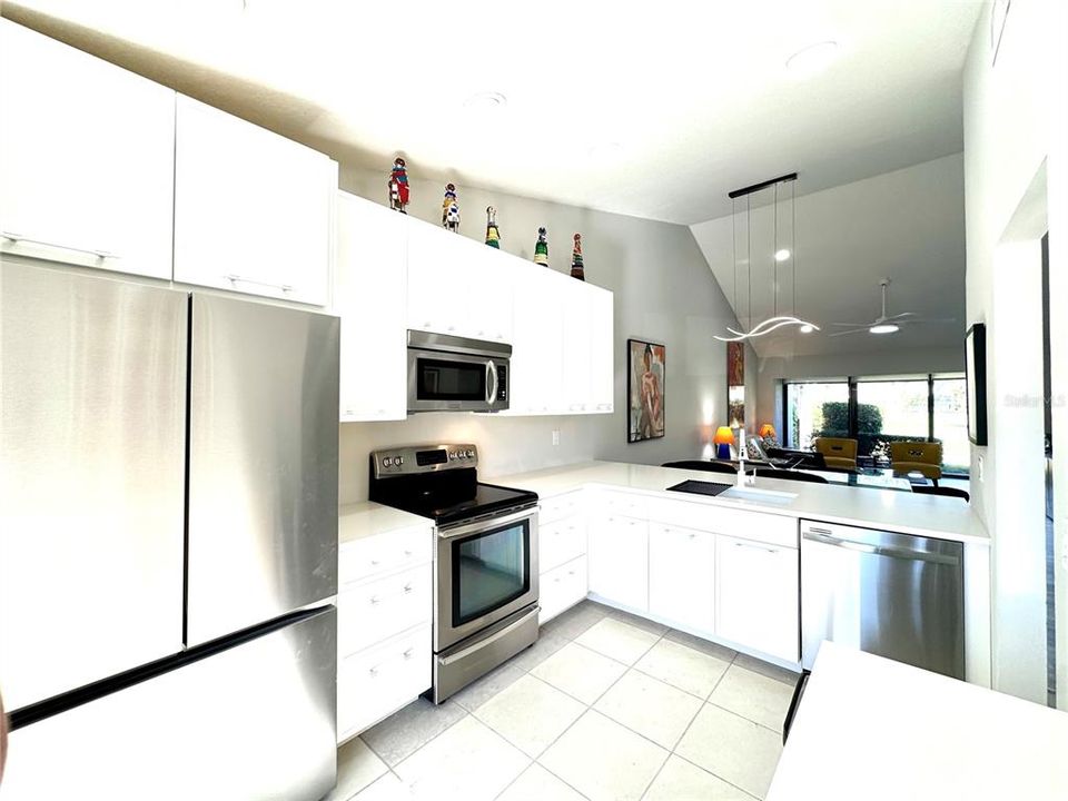 For Rent: $2,500 (2 beds, 2 baths, 1176 Square Feet)