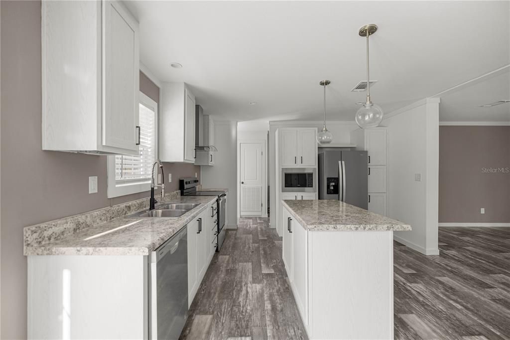 For Sale: $234,900 (3 beds, 2 baths, 1568 Square Feet)