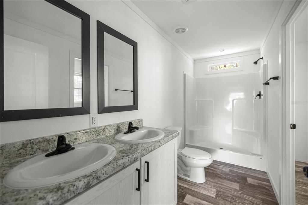 For Sale: $234,900 (3 beds, 2 baths, 1568 Square Feet)