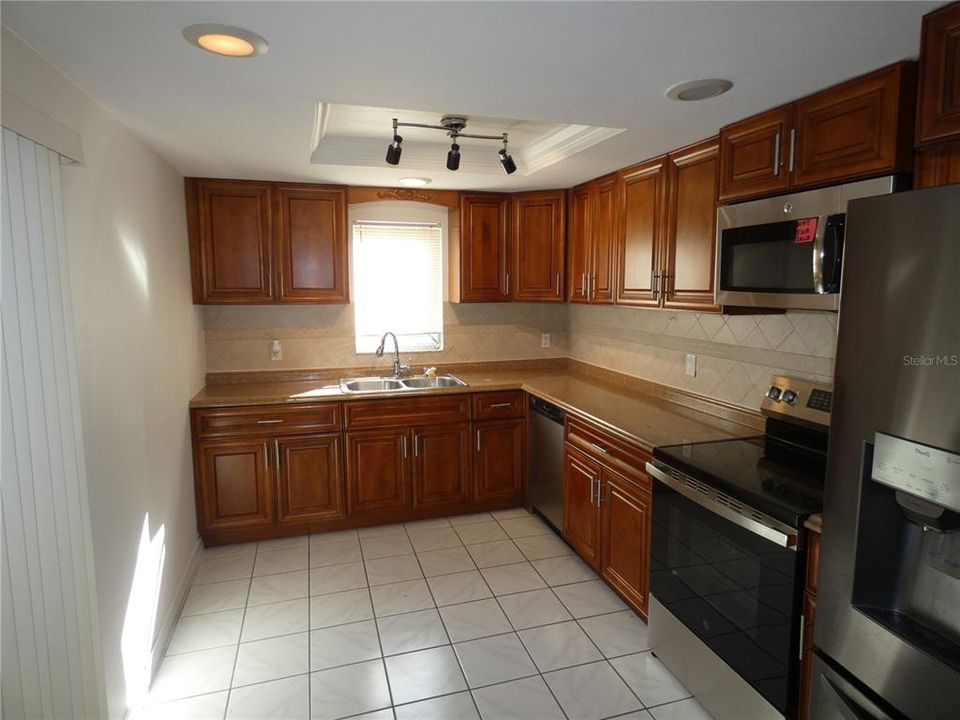 For Sale: $260,000 (2 beds, 2 baths, 1156 Square Feet)