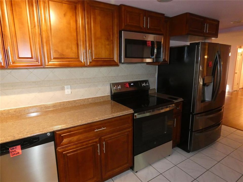 For Sale: $260,000 (2 beds, 2 baths, 1156 Square Feet)