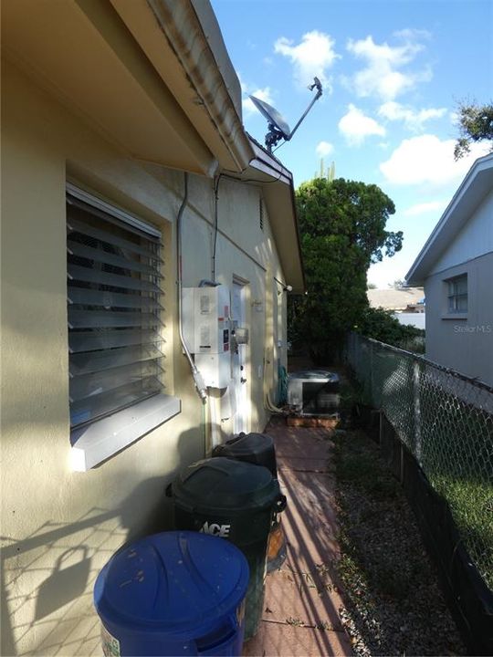 For Sale: $260,000 (2 beds, 2 baths, 1156 Square Feet)