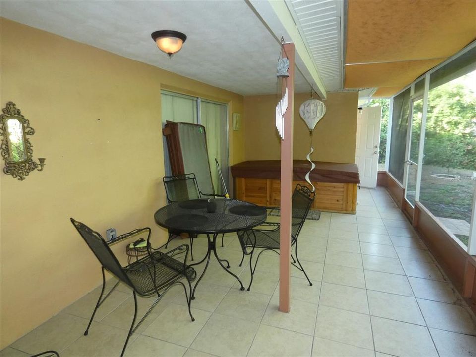 For Sale: $260,000 (2 beds, 2 baths, 1156 Square Feet)
