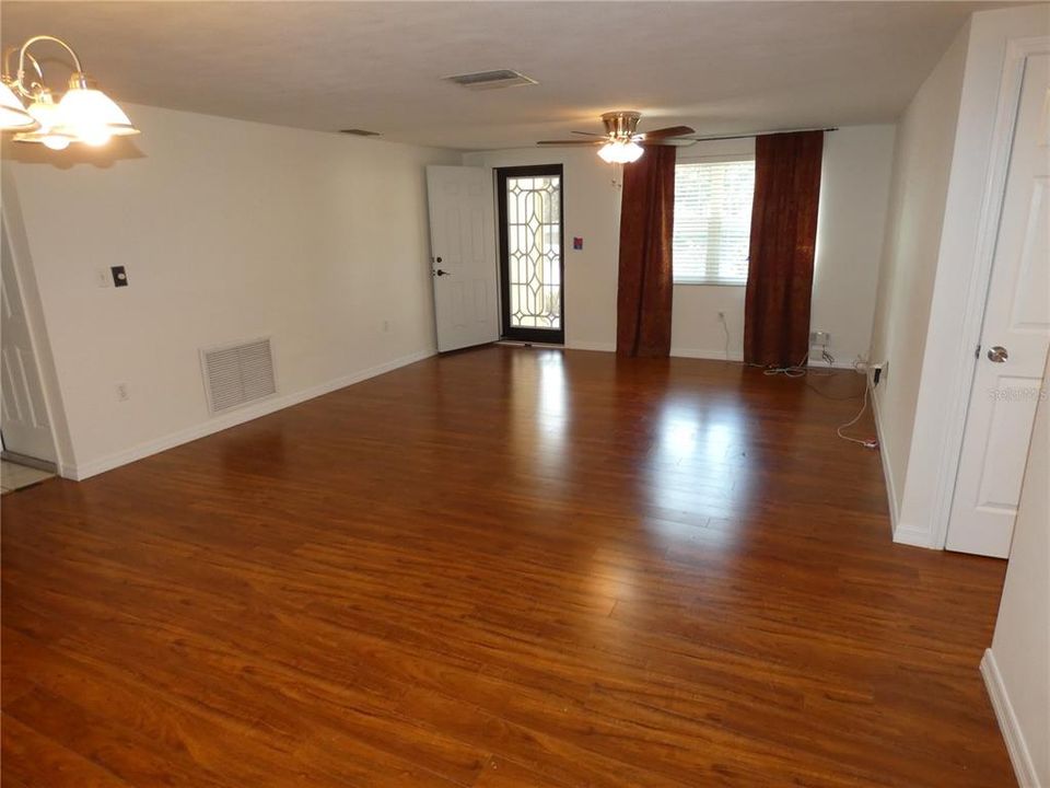 For Sale: $260,000 (2 beds, 2 baths, 1156 Square Feet)