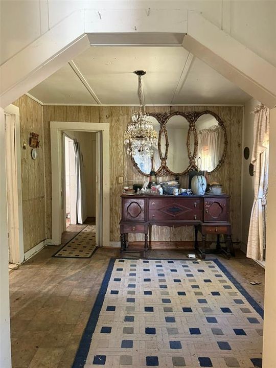 Active With Contract: $75,000 (3 beds, 1 baths, 822 Square Feet)