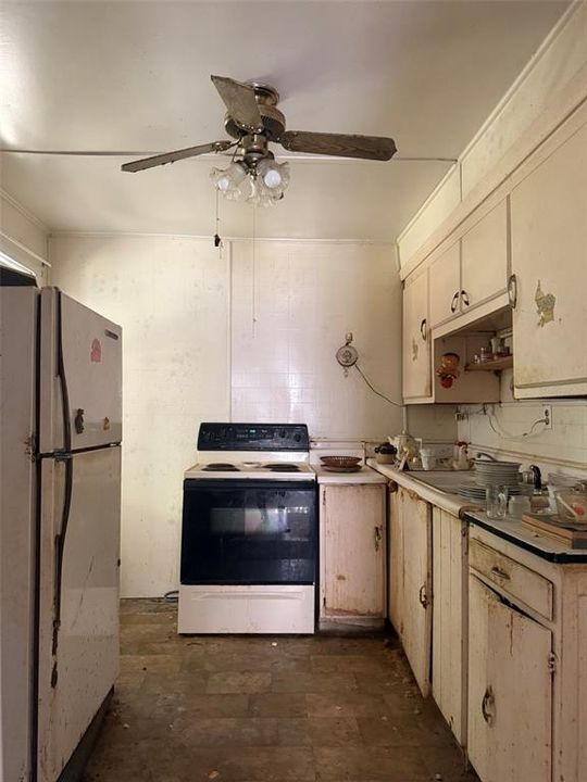 Active With Contract: $75,000 (3 beds, 1 baths, 822 Square Feet)