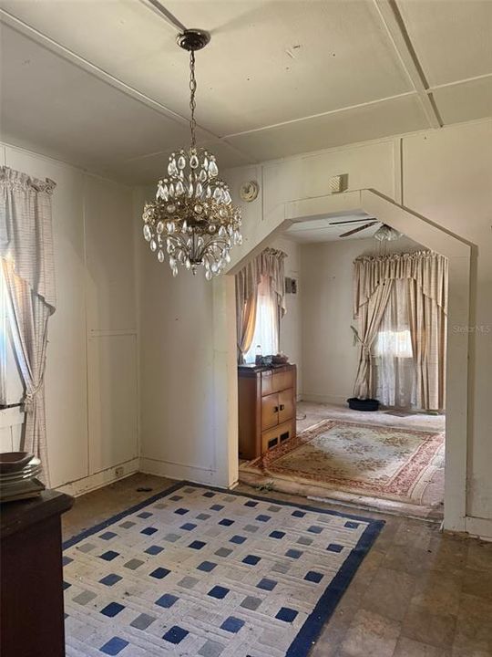 Active With Contract: $75,000 (3 beds, 1 baths, 822 Square Feet)