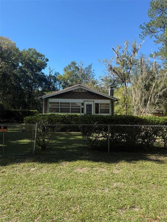 Active With Contract: $75,000 (3 beds, 1 baths, 822 Square Feet)