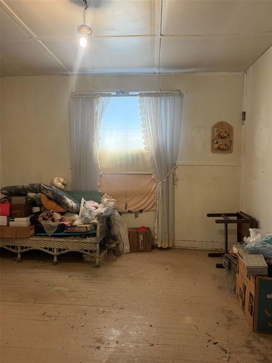 Active With Contract: $75,000 (3 beds, 1 baths, 822 Square Feet)