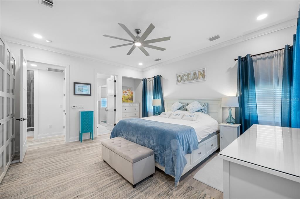 For Sale: $2,495,000 (4 beds, 4 baths, 3560 Square Feet)