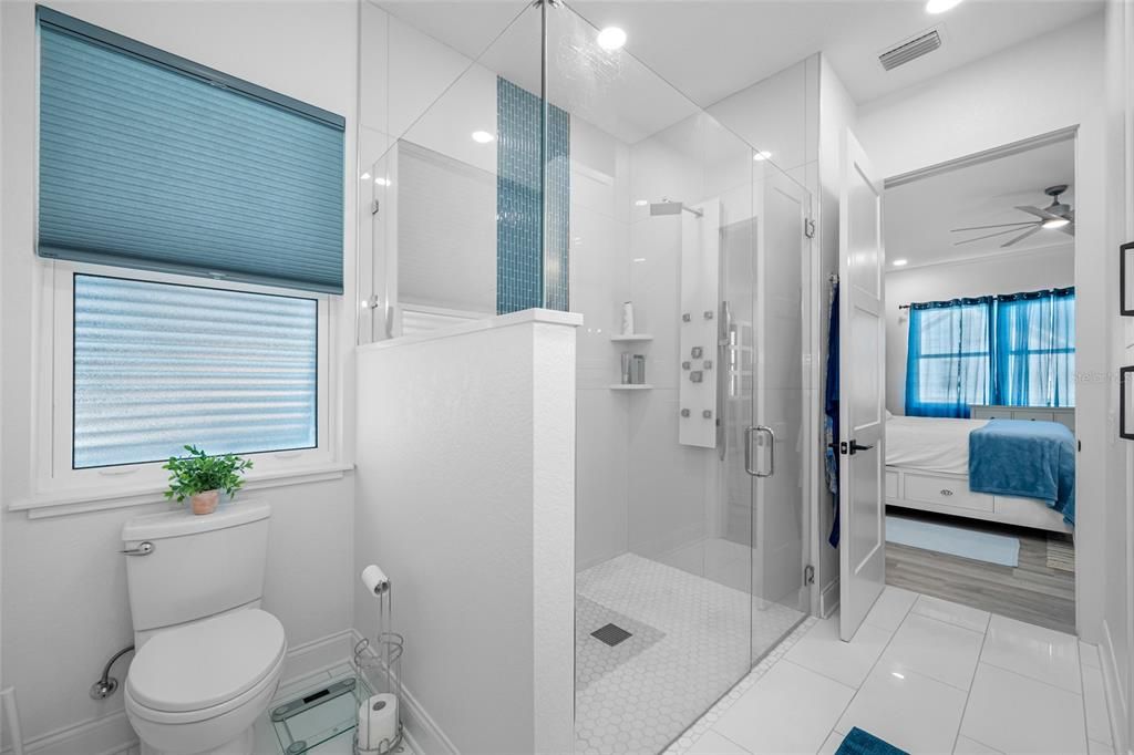 For Sale: $2,495,000 (4 beds, 4 baths, 3560 Square Feet)