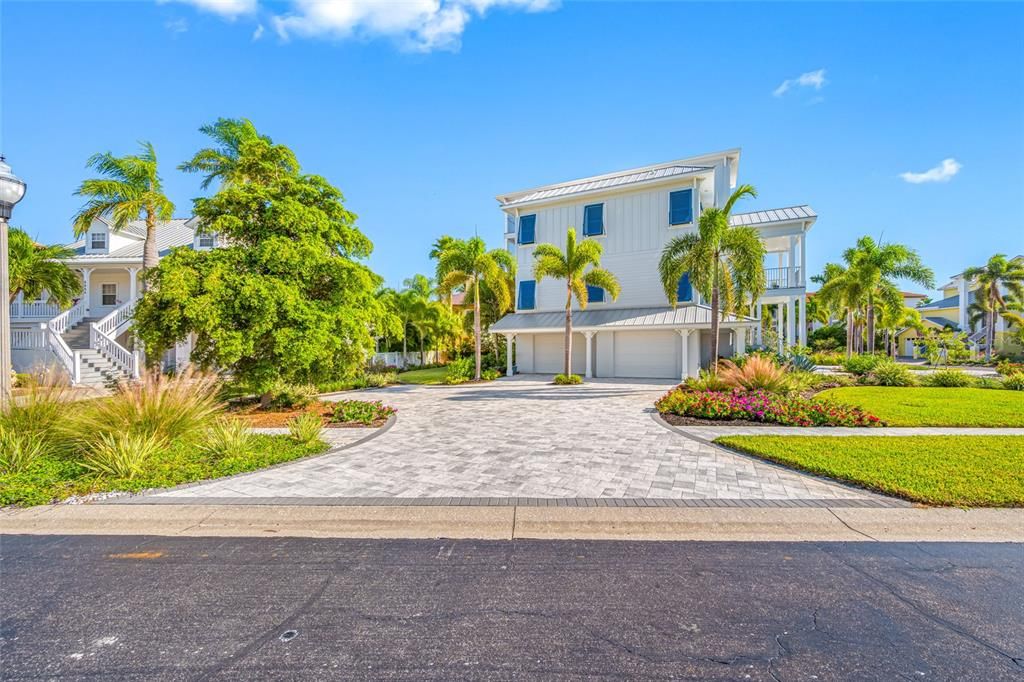 For Sale: $2,495,000 (4 beds, 4 baths, 3560 Square Feet)