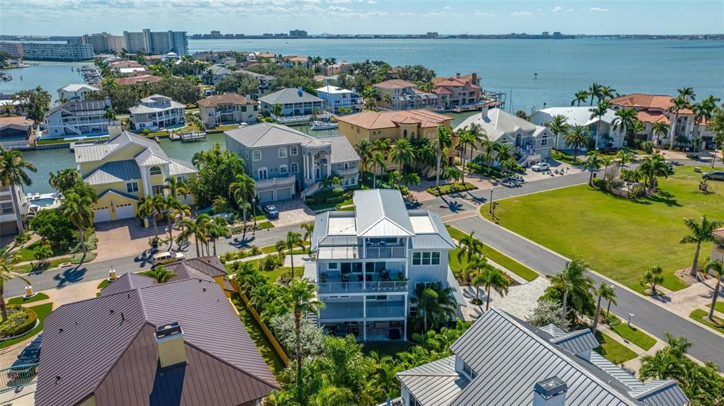 For Sale: $2,495,000 (4 beds, 4 baths, 3560 Square Feet)