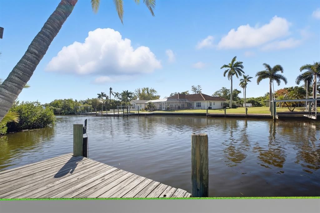 На продажу: $749,900 (0.24 acres)