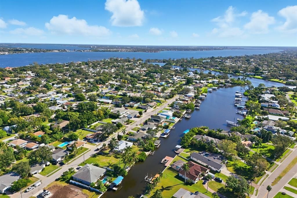 На продажу: $749,900 (0.24 acres)