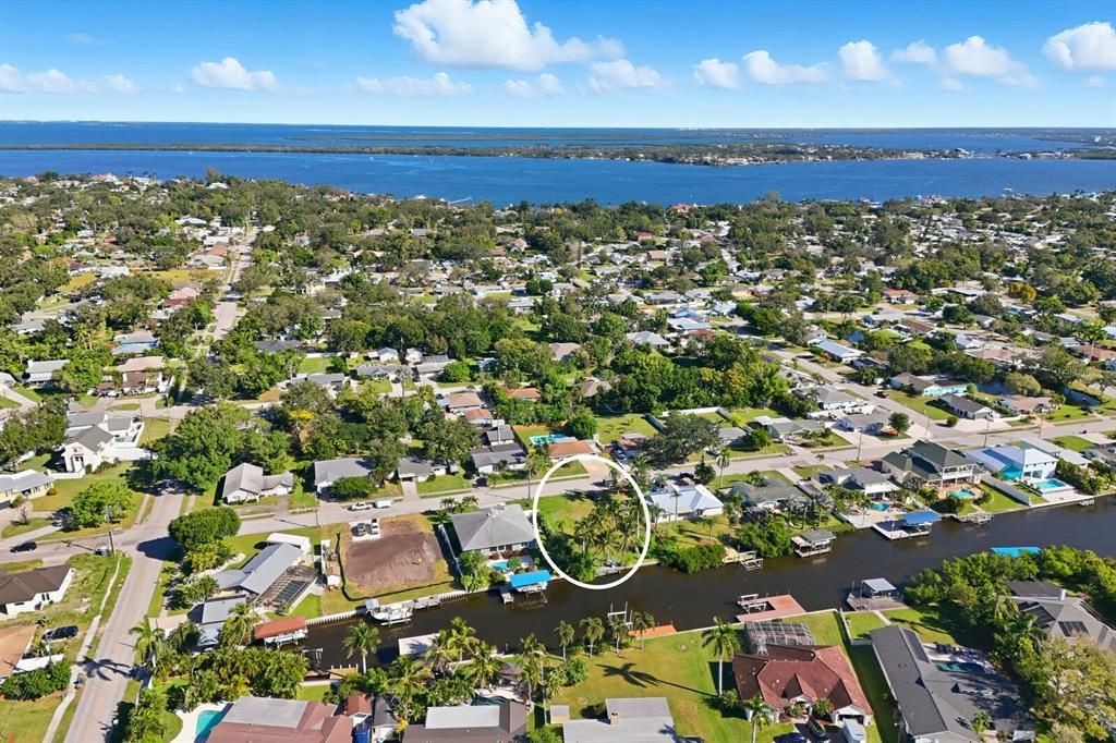 На продажу: $749,900 (0.24 acres)