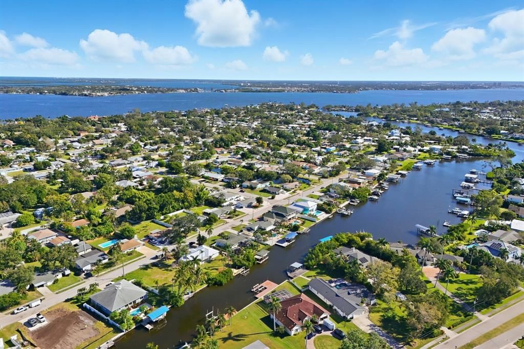 На продажу: $749,900 (0.24 acres)