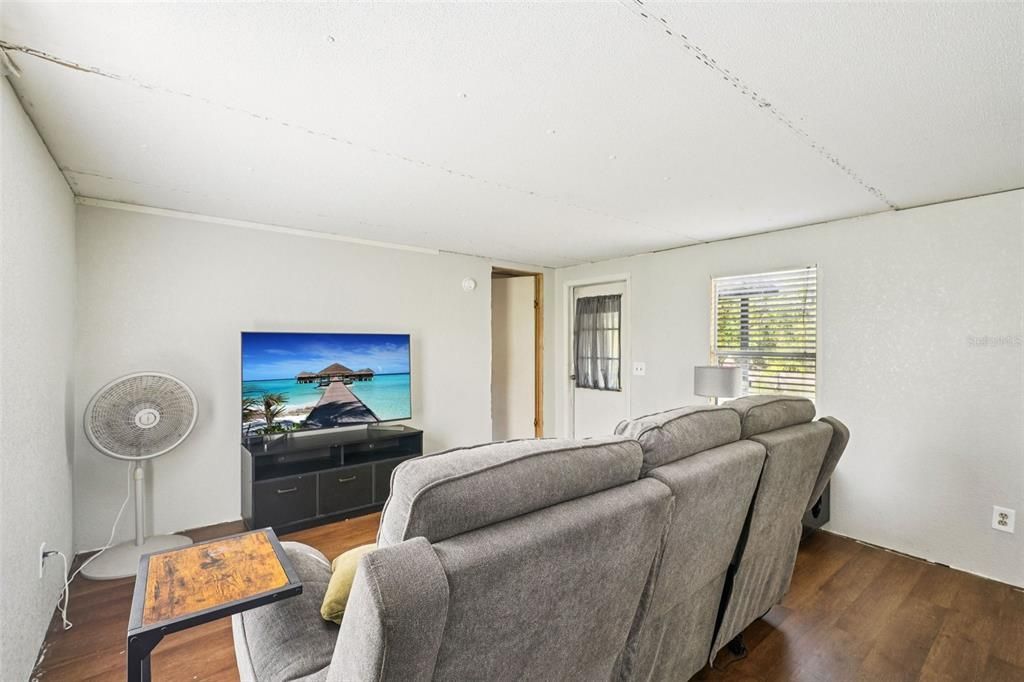 En Venta: $265,000 (2 camas, 1 baños, 784 Pies cuadrados)