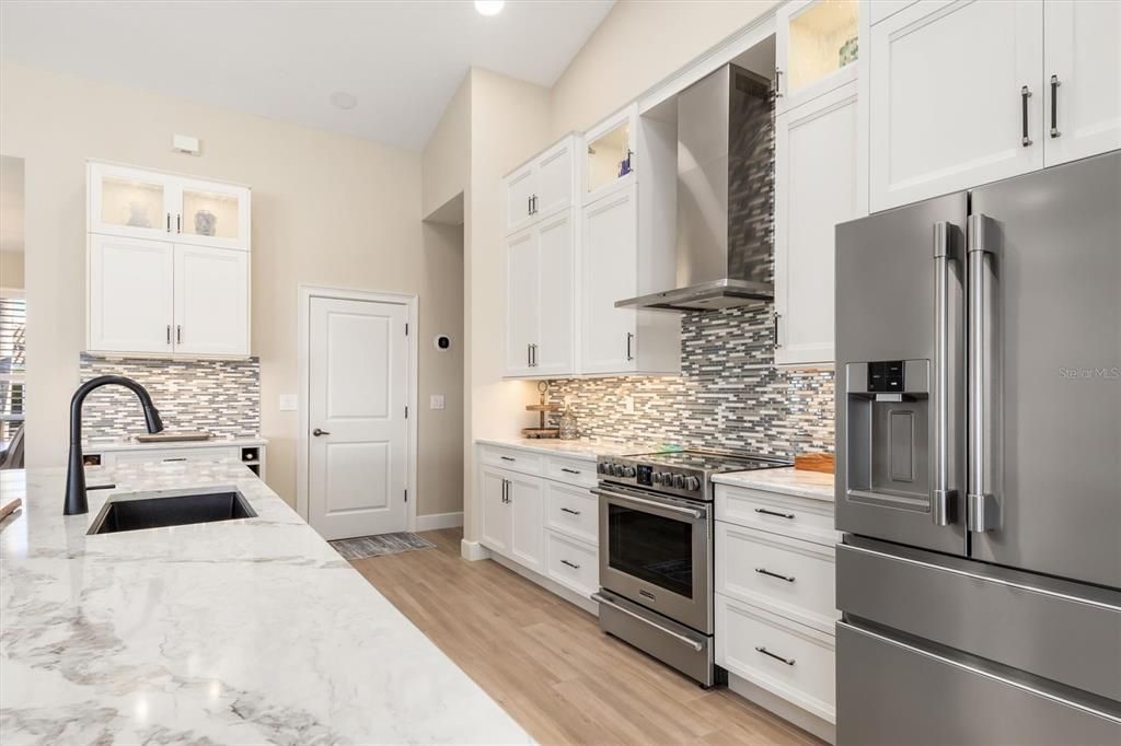 合同活跃: $959,000 (3 贝兹, 2 浴室, 2473 平方英尺)