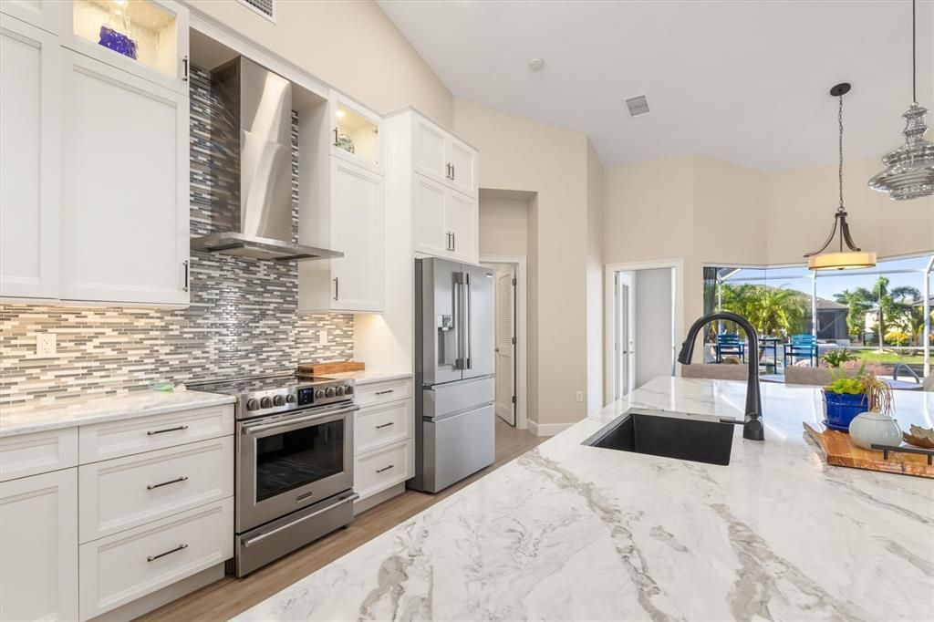 合同活跃: $959,000 (3 贝兹, 2 浴室, 2473 平方英尺)