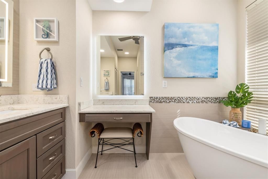 合同活跃: $959,000 (3 贝兹, 2 浴室, 2473 平方英尺)