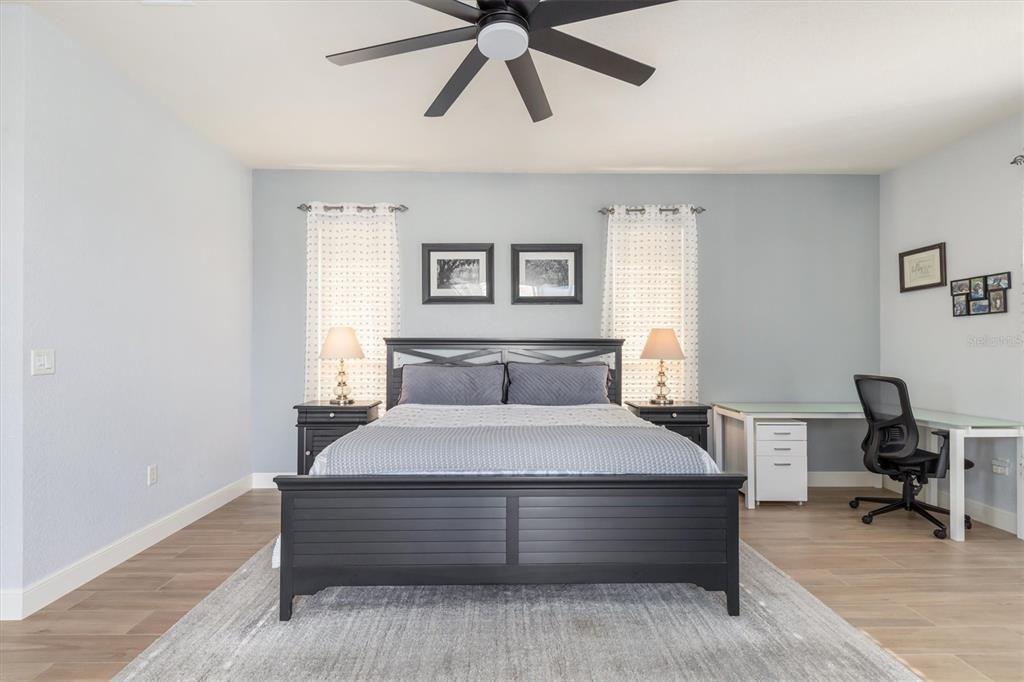 合同活跃: $959,000 (3 贝兹, 2 浴室, 2473 平方英尺)