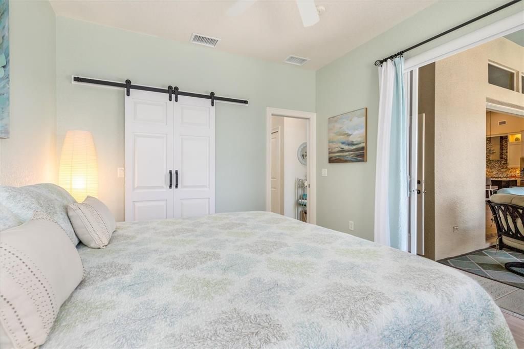 合同活跃: $959,000 (3 贝兹, 2 浴室, 2473 平方英尺)