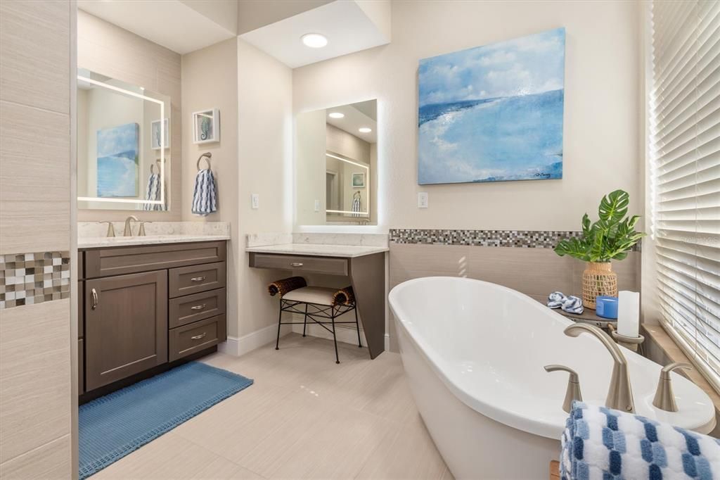 合同活跃: $959,000 (3 贝兹, 2 浴室, 2473 平方英尺)