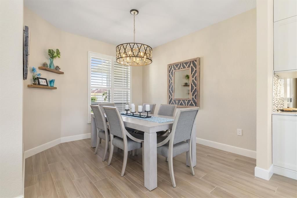 合同活跃: $959,000 (3 贝兹, 2 浴室, 2473 平方英尺)