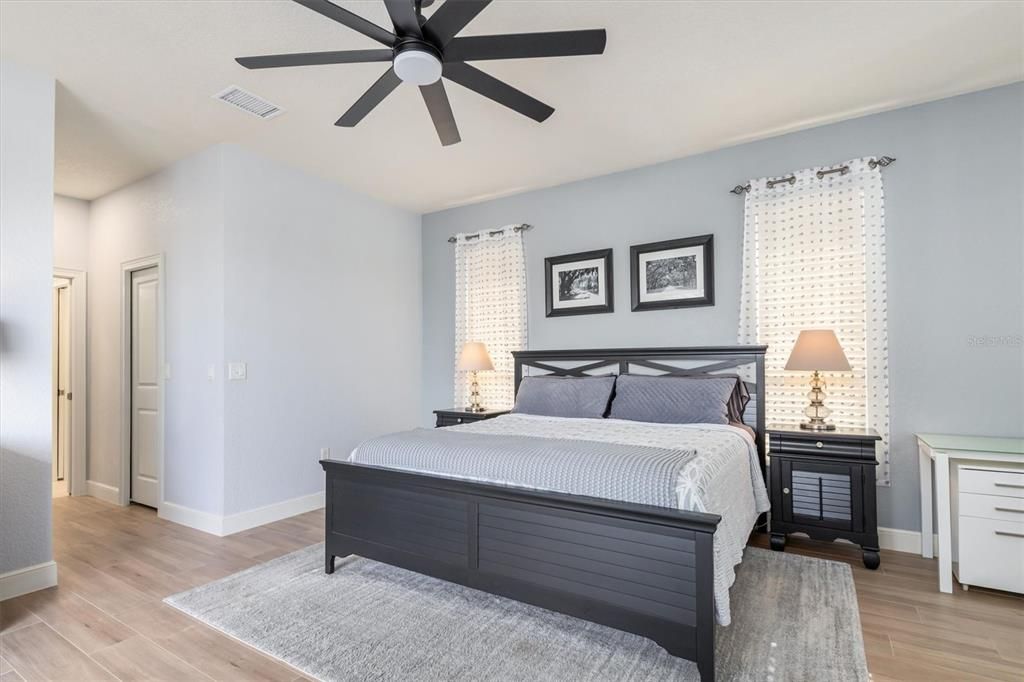 合同活跃: $959,000 (3 贝兹, 2 浴室, 2473 平方英尺)