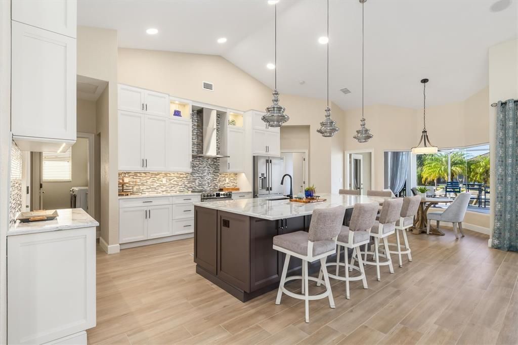 合同活跃: $959,000 (3 贝兹, 2 浴室, 2473 平方英尺)