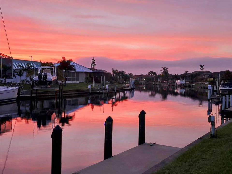 合同活跃: $959,000 (3 贝兹, 2 浴室, 2473 平方英尺)