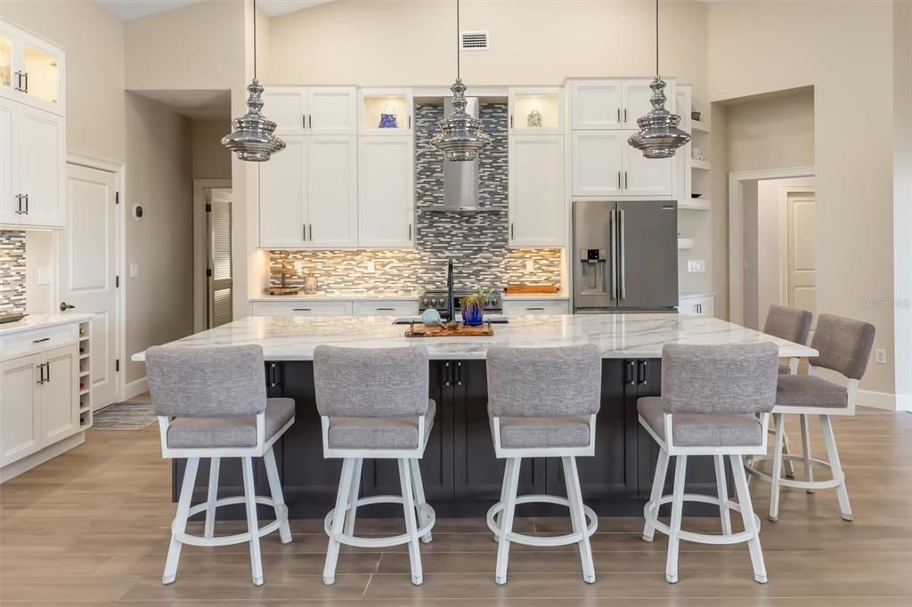 合同活跃: $959,000 (3 贝兹, 2 浴室, 2473 平方英尺)