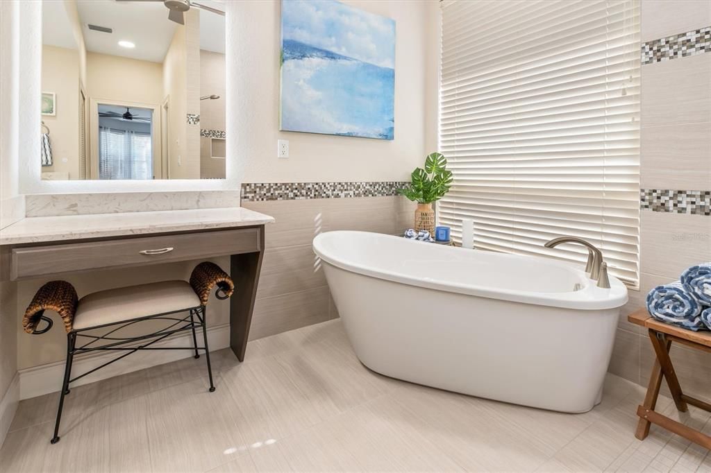 合同活跃: $959,000 (3 贝兹, 2 浴室, 2473 平方英尺)